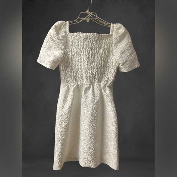 Elliatt Feminise White Puff Sleeve‎ Textured Mini Dress Size Medium - Picture 6 of 16